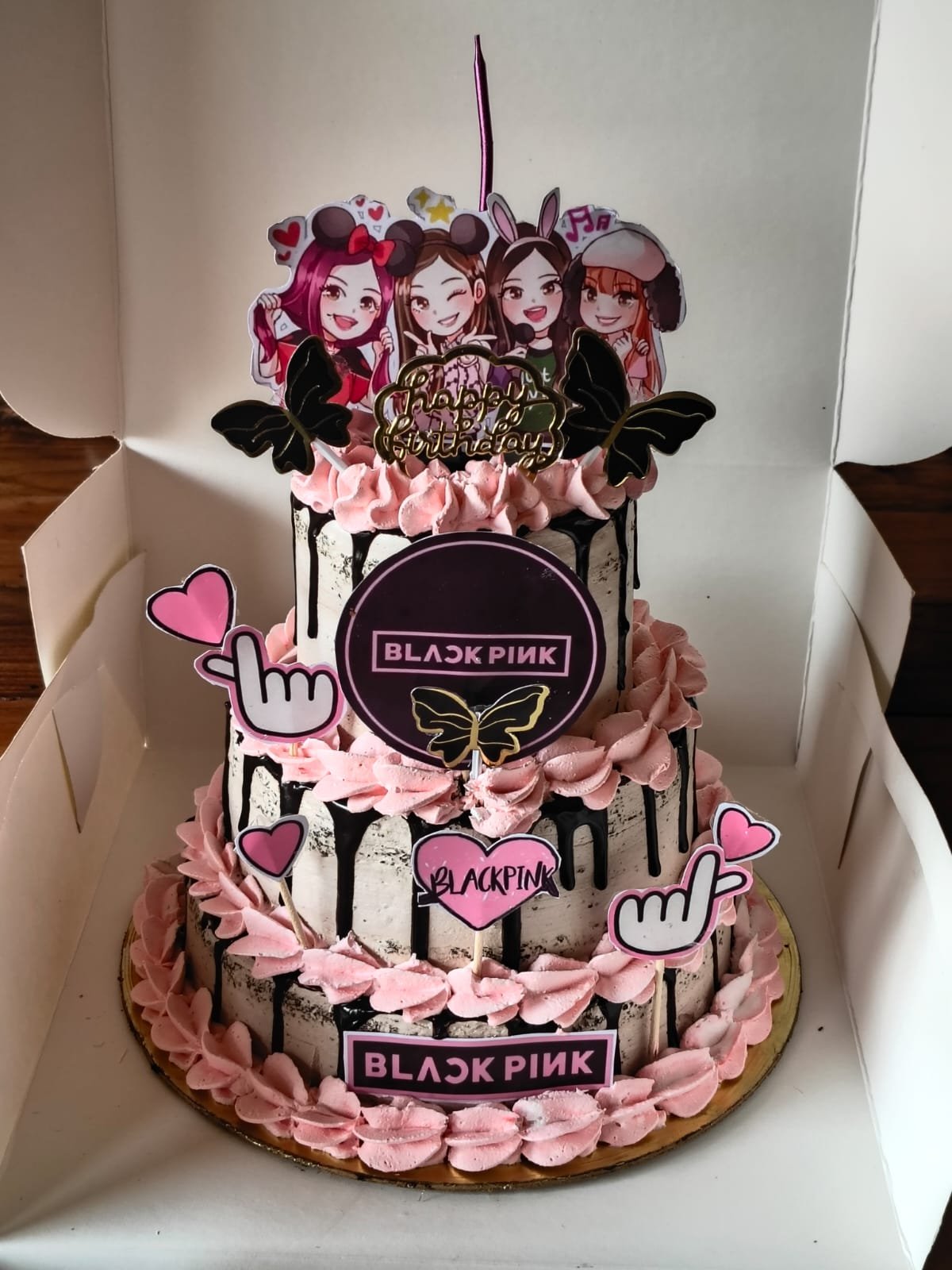 Hand-finished cake
